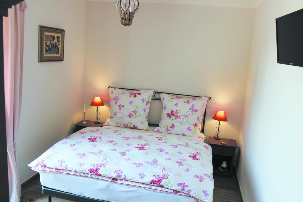 Alta Villa The Countryhouse Adults Only Boutique Bnb Vigliano d'Asti Стая снимка